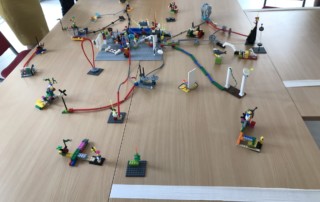Image d'un atelier LEGO® SERIOUS PLAY® - Réalisation de connections 2