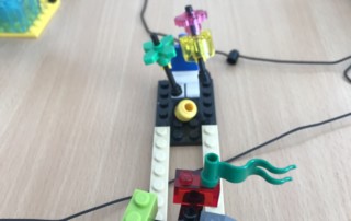 Image d'un atelier LEGO® SERIOUS PLAY® - Réalisation de connections 4